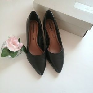 Clarks black pointed toe heels size 7.5